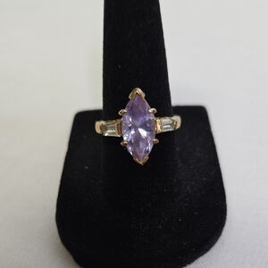 18K TGE Ring With Purple Stone